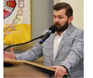 Poczesna – tu się dzieje! W co gra pisowski działacz Maciej Janowski?